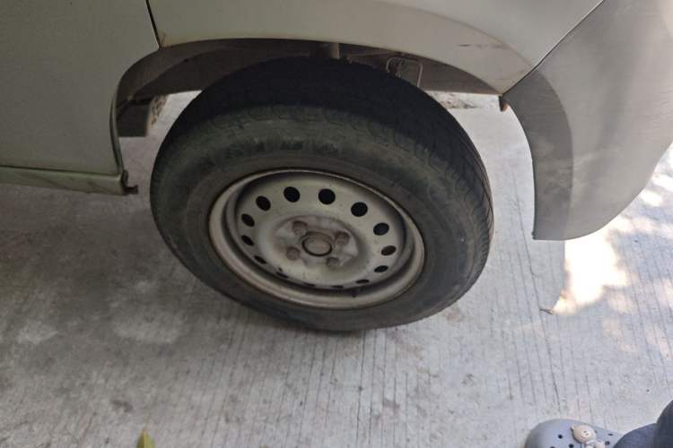 Used Wuling Zhiguang 2019 1.2L Van Utility Model 5-Seater Right Front Wheel Hub