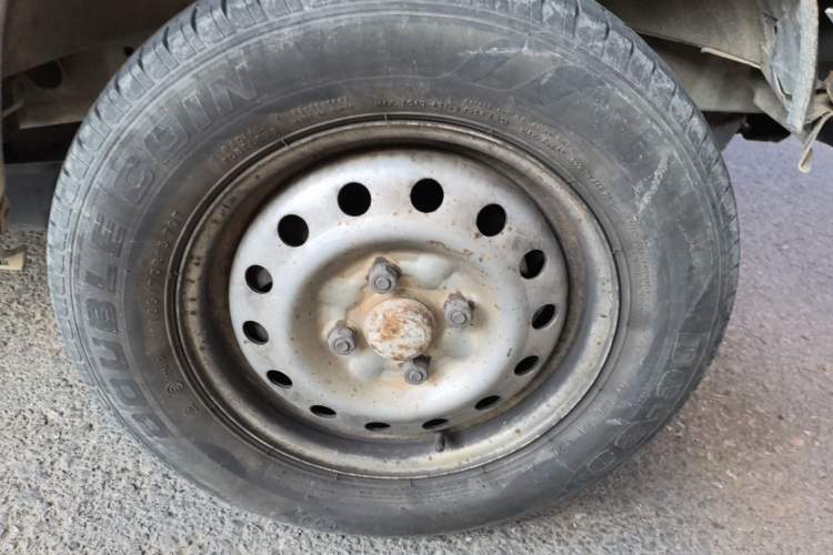 Used Wuling Zhiguang 2019 1.2L Van Utility Model 2 Seats Right Front Wheel Hub