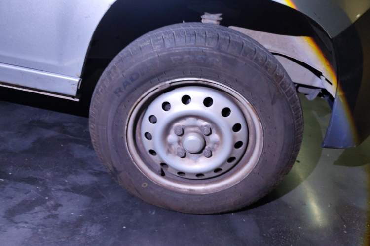 Used Wuling Zhiguang 2019 1.2L Van Utility Model 5-Seater Right Front Wheel Hub