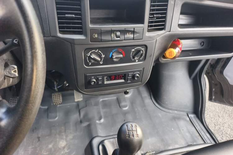 Used Wuling Zhiguang 2020 1.2L Practical Model China VI LSI Audio And AC Panel