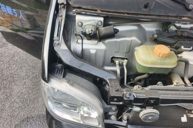 Used Wuling Zhiguang 2020 1.2L Practical Model China VI LSI Engine Bay Right