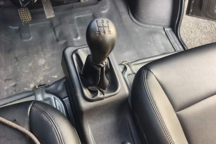 Used Wuling Zhiguang 2020 1.2L Practical Model China VI LSI Gear Lever
