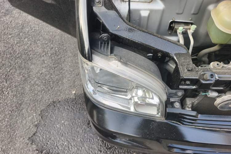 Used Wuling Zhiguang 2020 1.2L Practical Model China VI LSI Right Front Headlight
