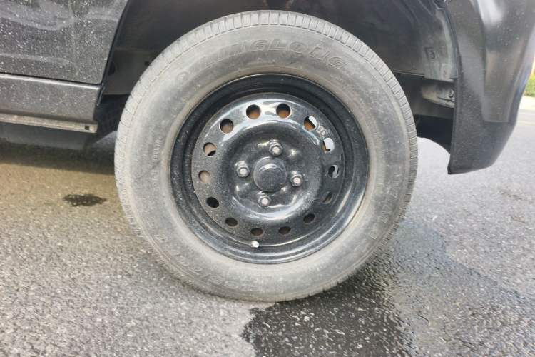 Used Wuling Zhiguang 2020 1.2L Practical Model China VI LSI Right Front Wheel Hub