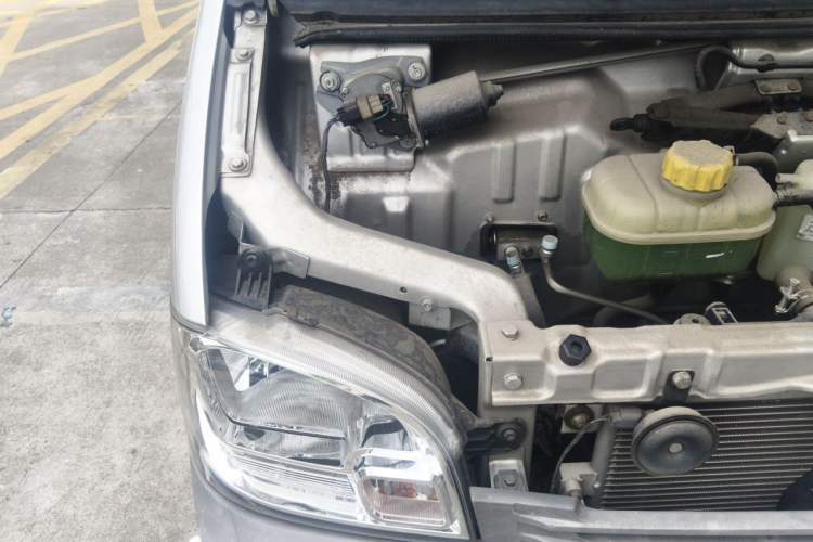 Used Wuling Zhiguang 2020 1.2L Van Utility Model China VI Emission Standard 2 Seats LSI Engine Bay Right