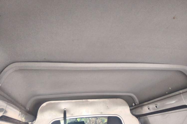 Used Wuling Zhiguang 2020 1.2L Van Utility Model China VI Emission Standard 2 Seats LSI Headliner