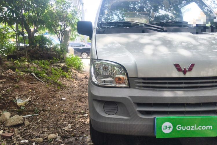 Used Wuling Zhiguang 2020 1.2L Van Utility Model China VI Emission Standard 2 Seats LSI Right Front Headlight
