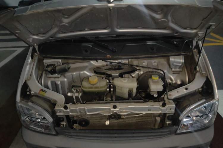 Used Wuling Zhiguang 2020 1.2L Practical Model China VI LSI Engine Bay