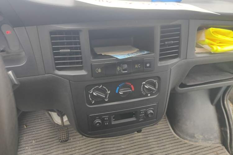 Used Wuling Zhiguang 2020 1.2L Practical Model China VI LSI Audio And AC Panel