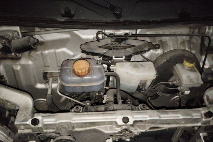 Used Wuling Zhiguang 2020 1.2L Practical Model China VI LSI Engine Bay