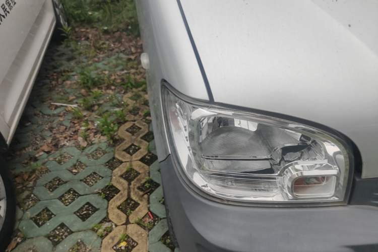 Used Wuling Zhiguang 2020 1.2L Practical Model China VI LSI Right Front Headlight