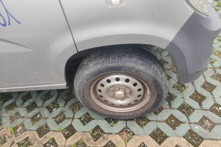 Used Wuling Zhiguang 2020 1.2L Practical Model China VI LSI Right Front Wheel Hub