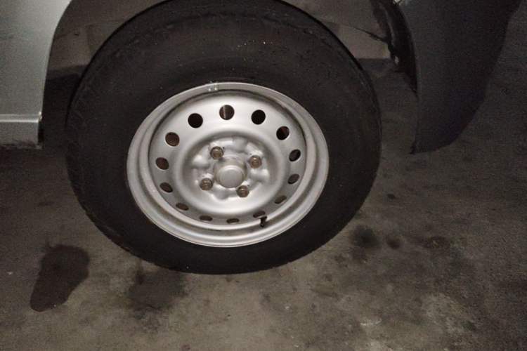 Used Wuling Zhiguang 2020 1.2L Practical Model China VI LSI Right Front Wheel Hub