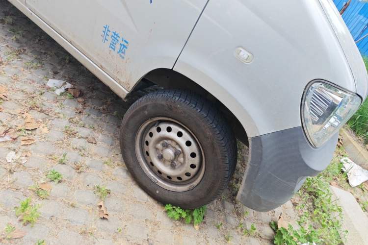Used Wuling Zhiguang 2020 1.2L Practical Model China VI LSI Right Front Wheel Hub