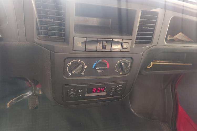 Used Wuling Zhiguang 2020 1.2L Practical Model China VI LSI Audio And AC Panel
