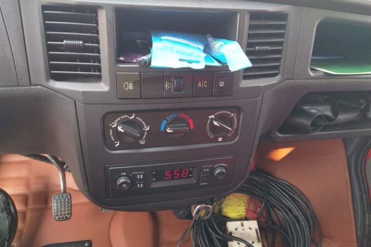 Used Wuling Zhiguang 2020 1.2L Practical Model China VI LSI Audio And AC Panel