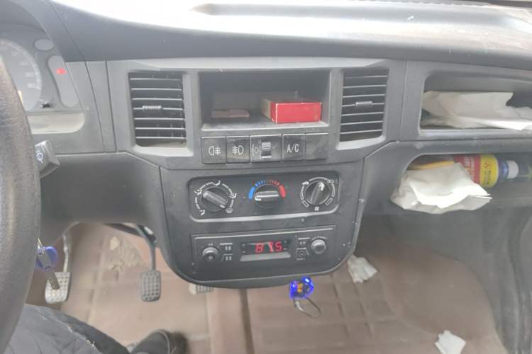 Used Wuling Zhiguang 2020 1.2L Practical Model China VI LSI Audio And AC Panel