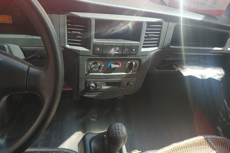 Used Wuling Zhiguang 2020 1.2L Practical Model China VI LSI Audio And AC Panel