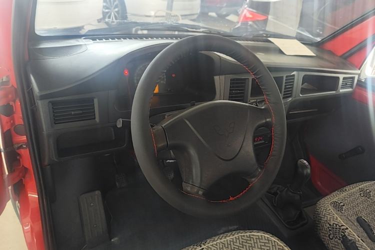 Used Wuling Zhiguang 2020 1.2L Practical Model China VI LSI Center Console