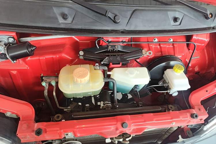 Used Wuling Zhiguang 2020 1.2L Practical Model China VI LSI Engine Bay