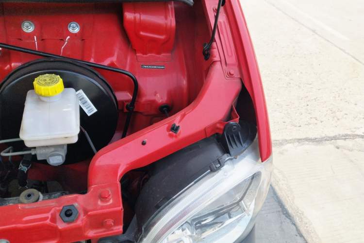 Used Wuling Zhiguang 2020 1.2L Practical Model China VI LSI Engine Bay Left