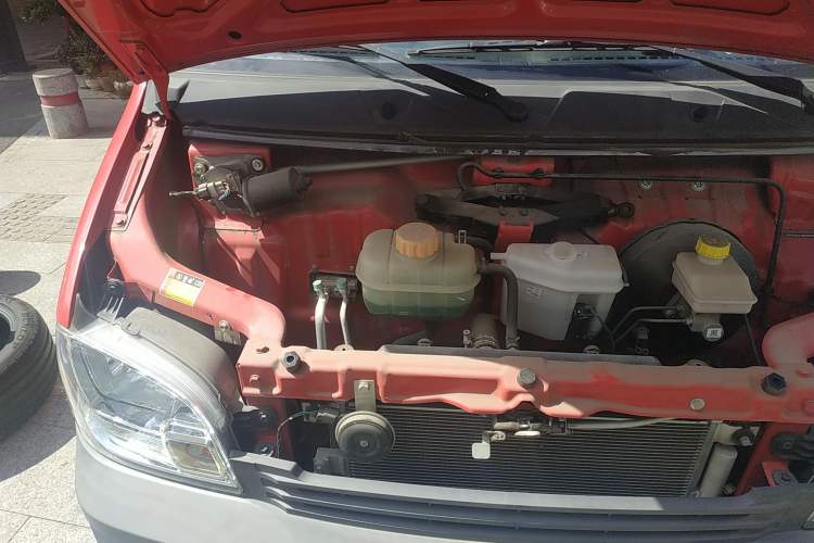 Used Wuling Zhiguang 2020 1.2L Practical Model China VI LSI Engine Bay Right