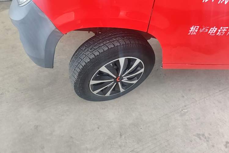 Used Wuling Zhiguang 2020 1.2L Practical Model China VI LSI Left Front Wheel Hub
