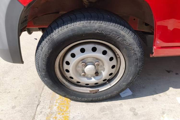 Used Wuling Zhiguang 2020 1.2L Practical Model China VI LSI Left Front Wheel Hub