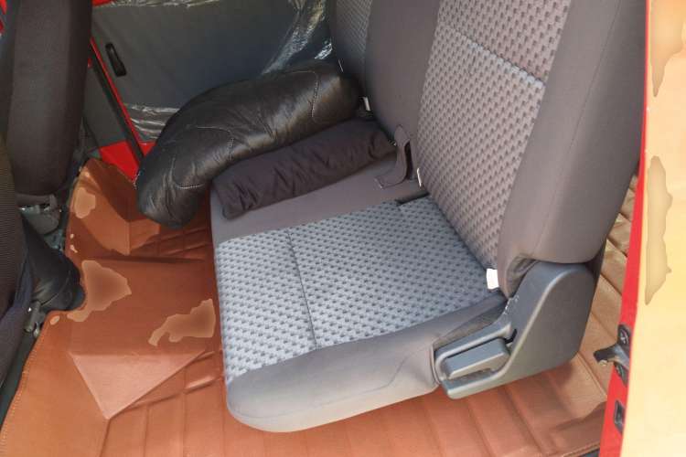Used Wuling Zhiguang 2020 1.2L Practical Model China VI LSI Left Rear Seat
