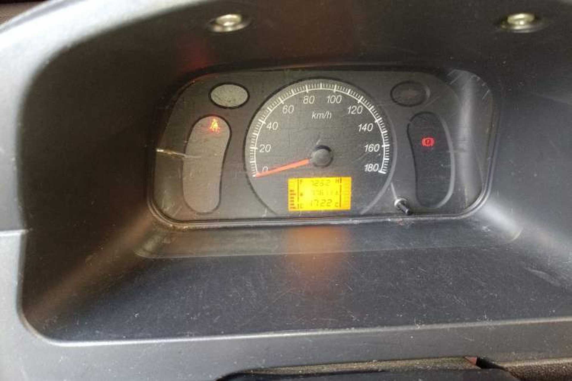 Used Wuling Zhiguang 2020 1.2L Practical Model China VI LSI Odometer Close Up