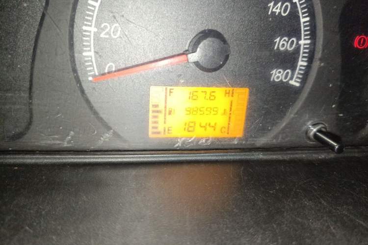 Used Wuling Zhiguang 2020 1.2L Practical Model China VI LSI Odometer Close Up