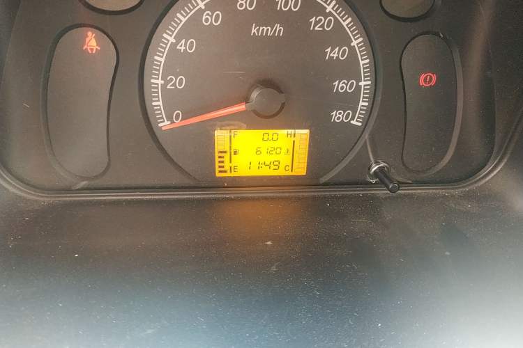 Used Wuling Zhiguang 2020 1.2L Practical Model China VI LSI Odometer Close Up