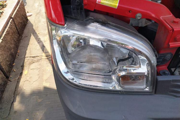 Used Wuling Zhiguang 2020 1.2L Practical Model China VI LSI Right Front Headlight