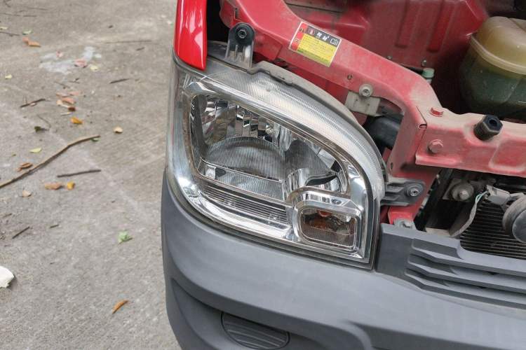 Used Wuling Zhiguang 2020 1.2L Practical Model China VI LSI Right Front Headlight
