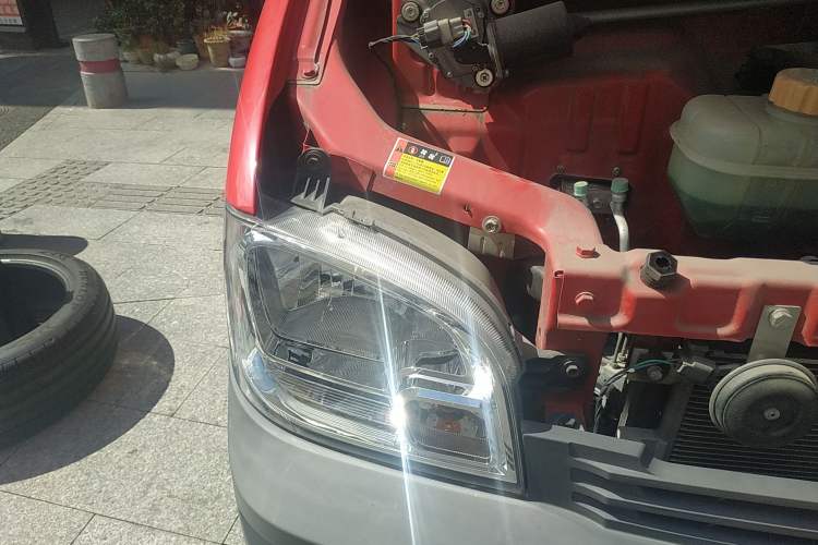 Used Wuling Zhiguang 2020 1.2L Practical Model China VI LSI Right Front Headlight