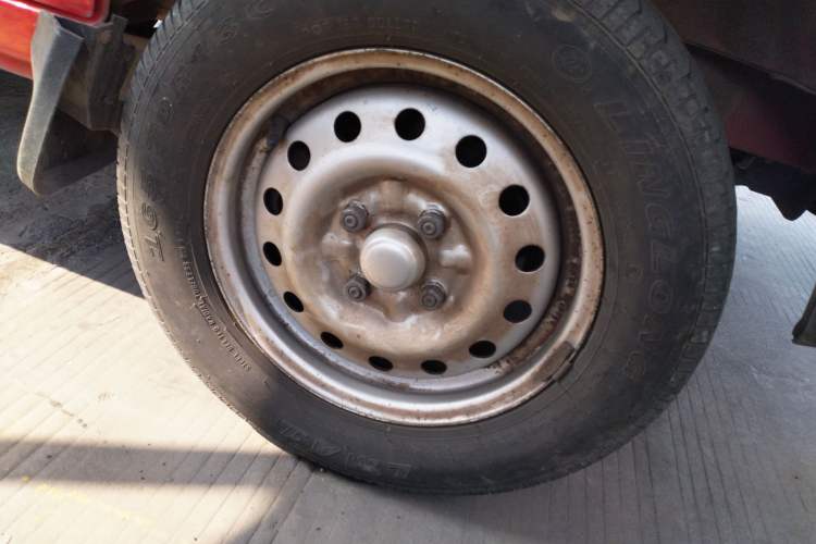 Used Wuling Zhiguang 2020 1.2L Practical Model China VI LSI Right Front Wheel Hub