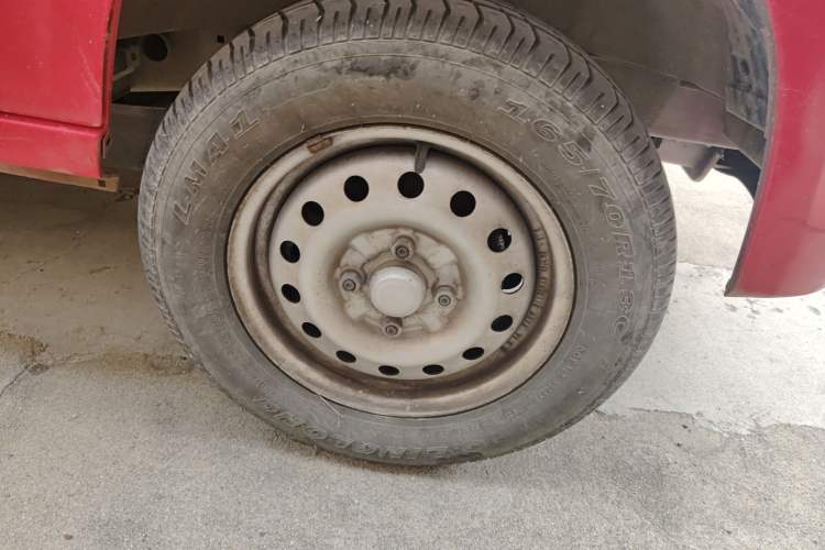Used Wuling Zhiguang 2020 1.2L Practical Model China VI LSI Right Front Wheel Hub