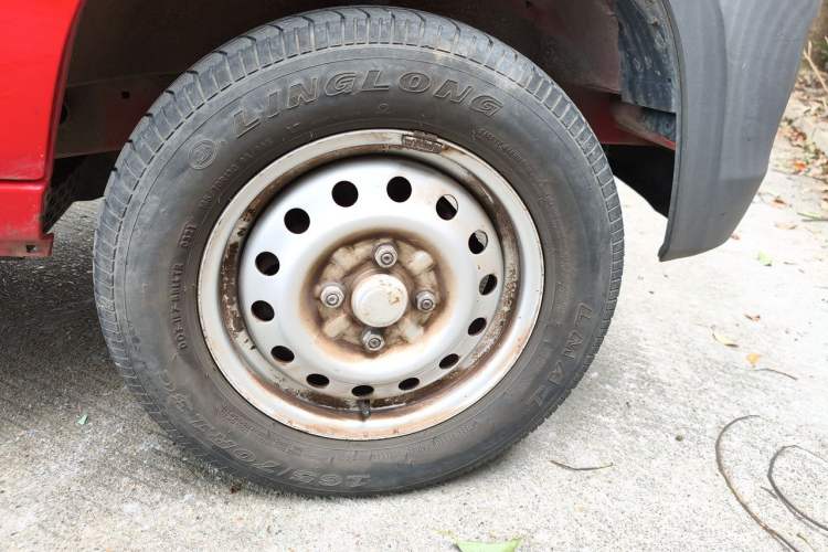 Used Wuling Zhiguang 2020 1.2L Practical Model China VI LSI Right Front Wheel Hub