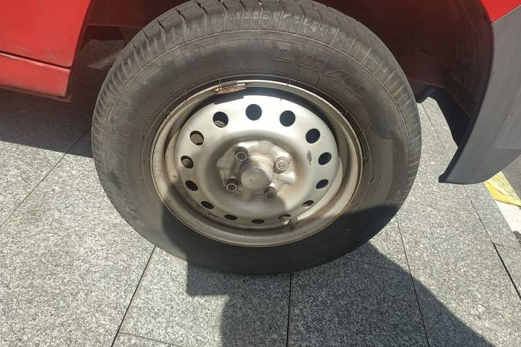 Used Wuling Zhiguang 2020 1.2L Practical Model China VI LSI Right Front Wheel Hub