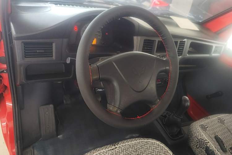 Used Wuling Zhiguang 2020 1.2L Practical Model China VI LSI Steering Wheel