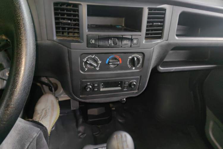 Used Wuling Zhiguang 2020 1.2L Practical Model China VI LSI Audio And AC Panel