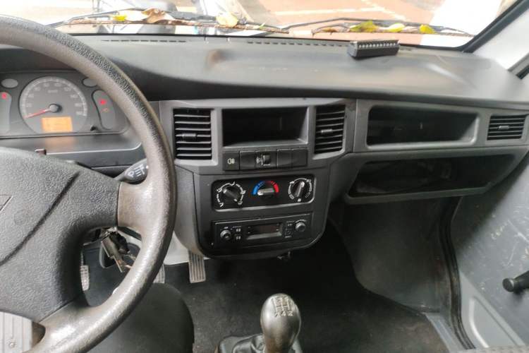 Used Wuling Zhiguang 2020 1.2L Van Utility Model China VI Emission Standard 2 Seats LSI Audio And AC Panel