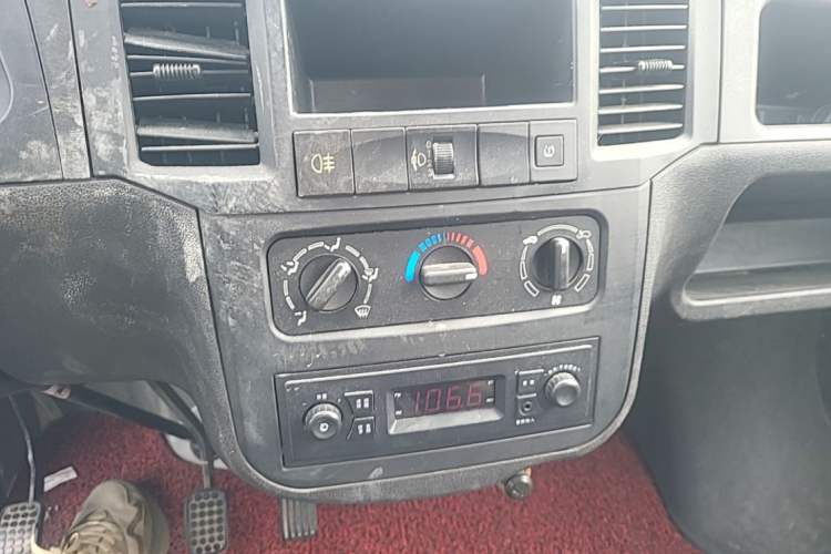Used Wuling Zhiguang 2020 1.2L Practical Model China VI LSI Audio And AC Panel