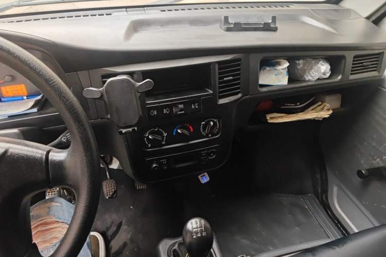 Used Wuling Zhiguang 2020 1.2L Practical Model China VI LSI Audio And AC Panel