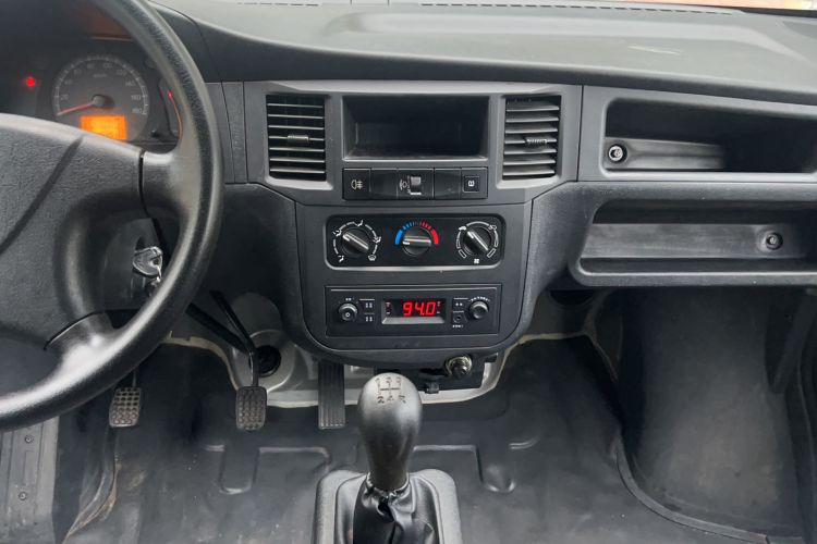 Used Wuling Zhiguang 2020 1.2L Practical Model China VI LSI Audio And AC Panel