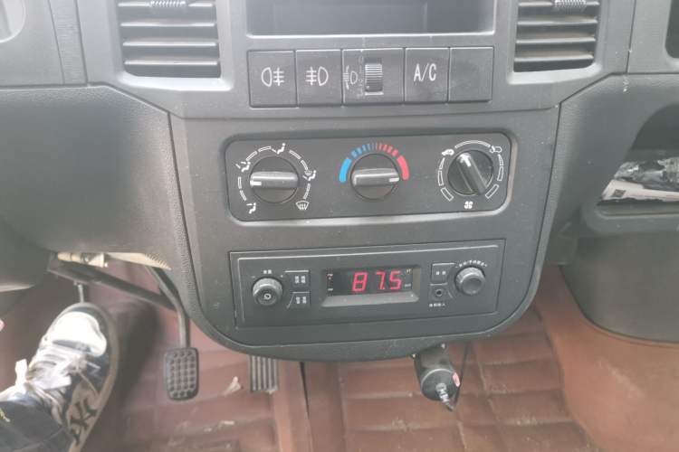 Used Wuling Zhiguang 2020 1.2L Practical Model China VI LSI Audio And AC Panel