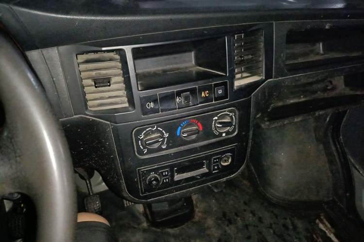 Used Wuling Zhiguang 2020 1.2L Practical Model China VI LSI Audio And AC Panel