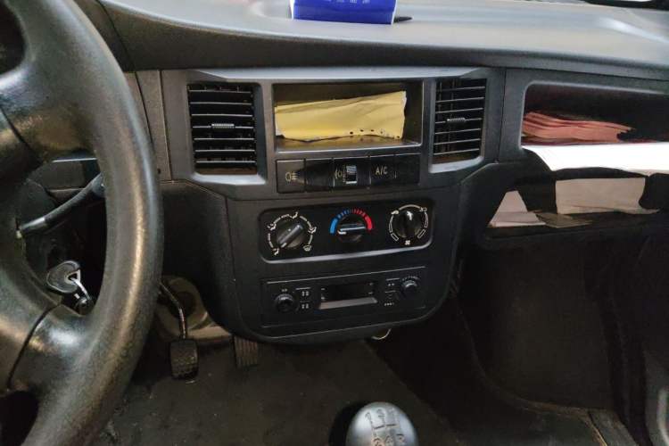 Used Wuling Zhiguang 2020 1.2L Practical Model China VI LSI Audio And AC Panel