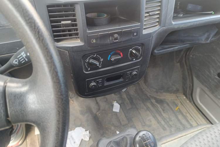 Used Wuling Zhiguang 2020 1.2L Practical Model China VI LSI Audio And AC Panel