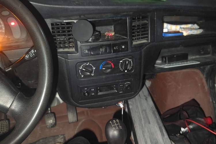Used Wuling Zhiguang 2020 1.2L Practical Model China VI LSI Audio And AC Panel